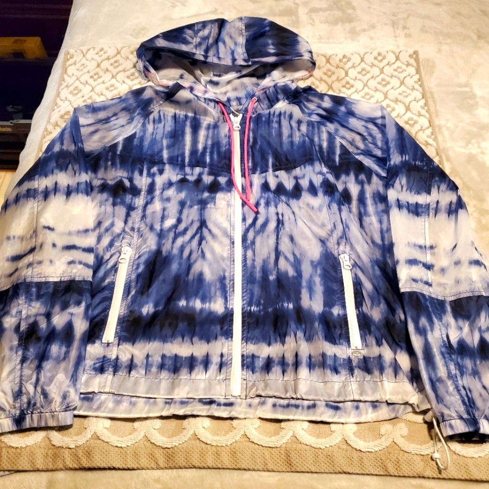 ⬇️ American Eagle tie dye translucent jacket.